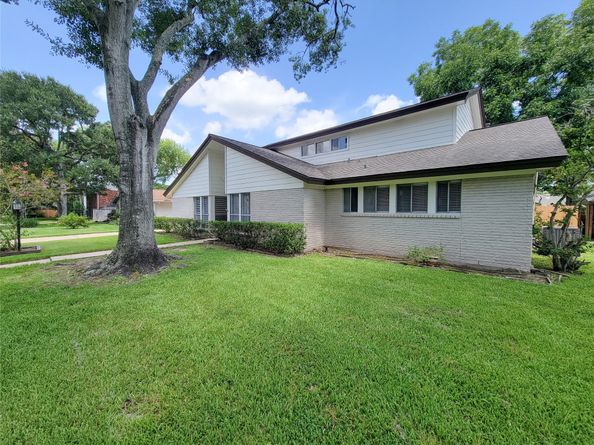 18583 Martinique Drive, Nassau Bay TX 77058