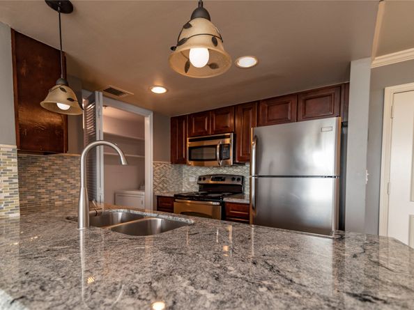 3525 Sage Road 1402, Houston TX 77056