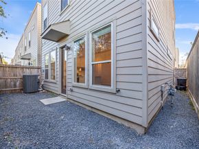 624 Thornton Oaks Lane, Houston TX 77018