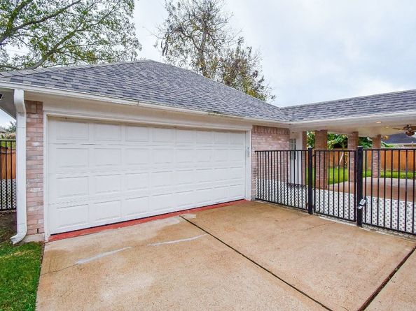 51 Rivercoach Lane, Sugar Land TX 77479