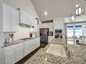 15 S Lochwood Way, Tomball TX 77375