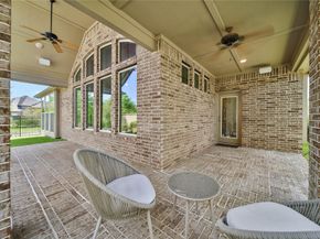 15 S Lochwood Way, Tomball TX 77375