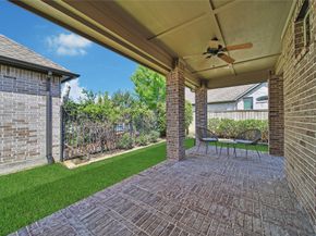 15 S Lochwood Way, Tomball TX 77375