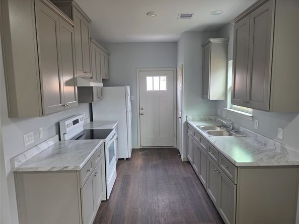 213 Dipping Stream Street, Houston TX 77076
