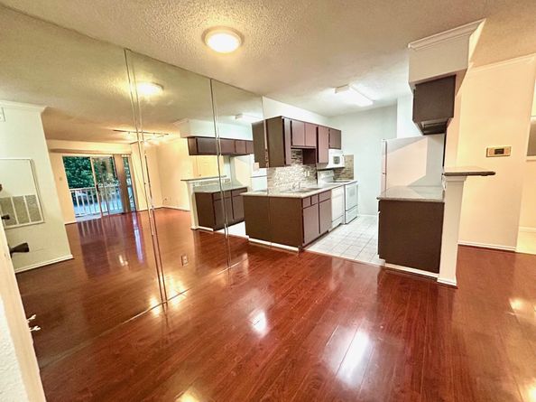 2750 Holly Hall Street 1014, Houston TX 77054