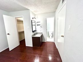 2750 Holly Hall Street 1014, Houston TX 77054