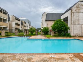 8519 Hearth Boulevard 26, Houston TX 77054