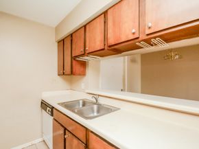 8519 Hearth Boulevard 26, Houston TX 77054