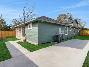 990 Wall Street, Houston TX 77088