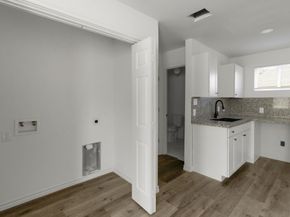 990 Wall Street, Houston TX 77088