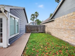 12727 Ashford Knoll Drive, Houston TX 77082