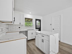 4933 Doolittle Boulevard, Houston TX 77033