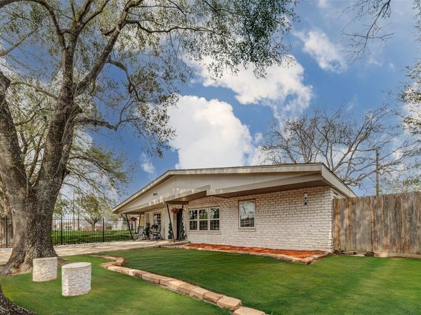 4815 Edfield Street, Houston TX 77033