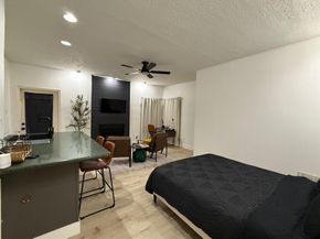 2011 Spenwick Drive 519, Houston TX 77055