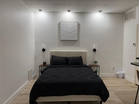 2011 Spenwick Drive 519, Houston TX 77055