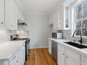 421 Harvard Street E, Houston TX 77007
