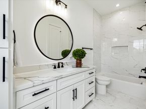 4002 Meadow Lake Lane, Houston TX 77027