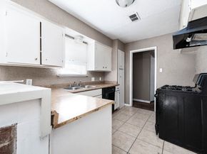 6110 Guadalupe Street, Houston TX 77016