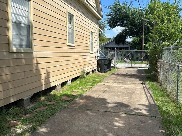 404 James Street, Houston TX 77009