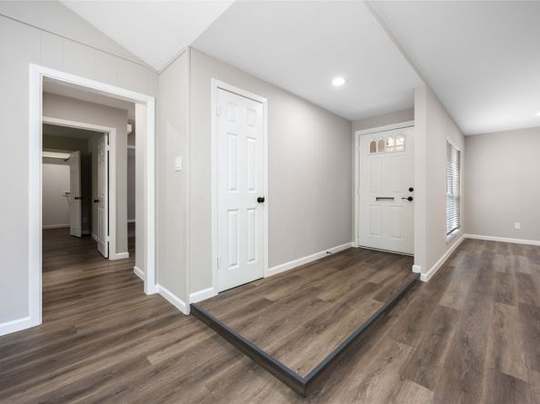 8826 Tanager Street, Houston TX 77036