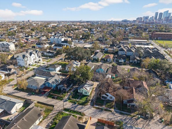 1222 Genova Street, Houston TX 77009