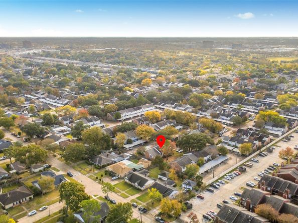 9234 Westwood Village Drive 17, Houston TX 77036