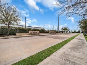 5849 E Post Oak Lane, Houston TX 77055