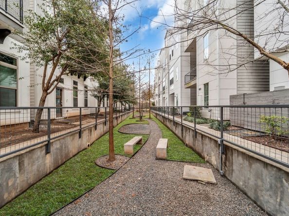 5849 E Post Oak Lane, Houston TX 77055