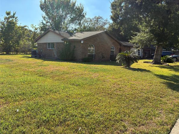 5034 Bricker St, Houston TX 77033