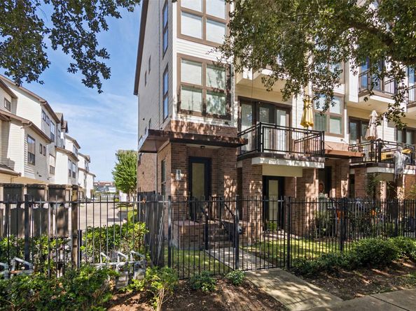 2811 Clay Street, Houston TX 77003