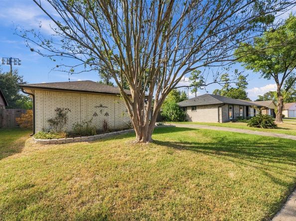 214 Maybrook Drive, Houston TX 77015