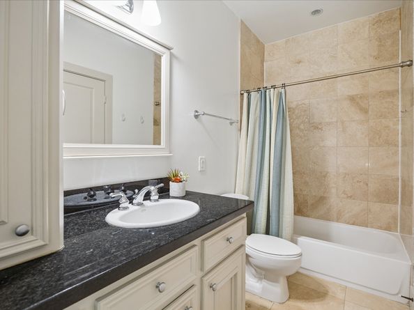1325 Ashland Street, Houston TX 77008