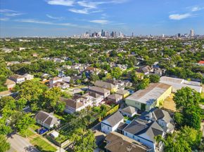 1325 Ashland Street, Houston TX 77008