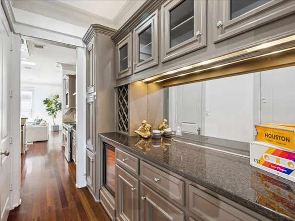 1325 Ashland Street, Houston TX 77008