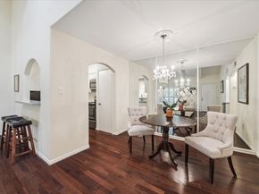 1100 Augusta Drive 24, Houston TX 77057
