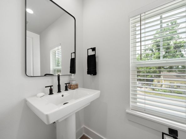 1503 Evelyn Street, Houston TX 77009