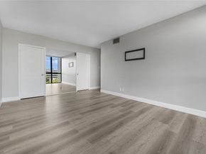 5001 Woodway Drive 705, Houston TX 77056
