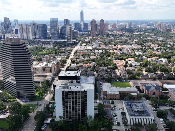 5001 Woodway Drive 705, Houston TX 77056