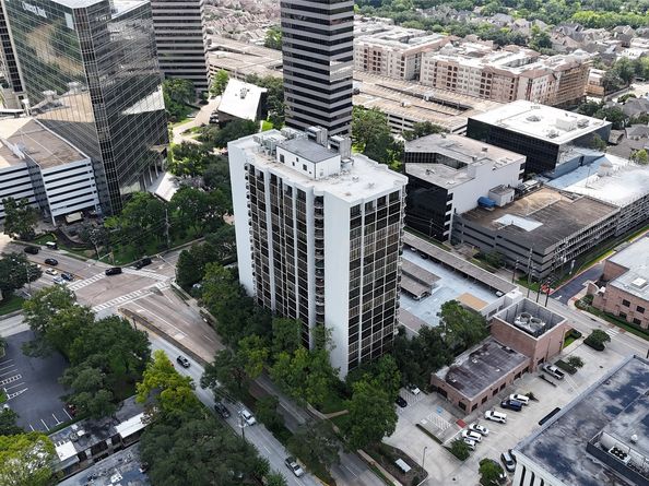 5001 Woodway Drive 705, Houston TX 77056