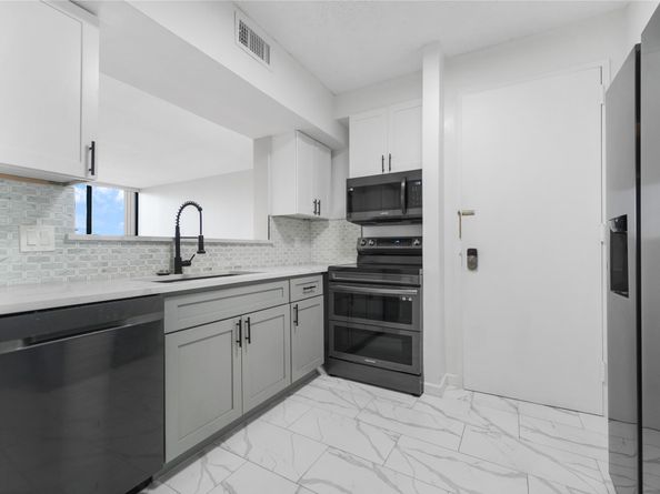 5001 Woodway Drive 705, Houston TX 77056