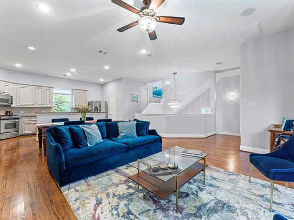 1010 Studer Street, Houston TX 77007