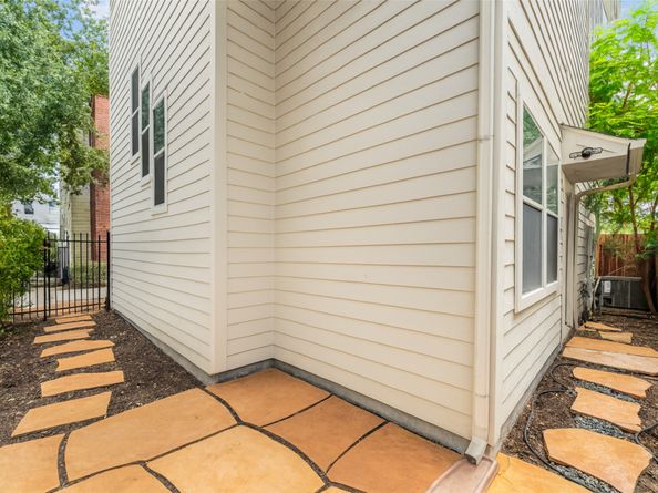 1010 Studer Street, Houston TX 77007