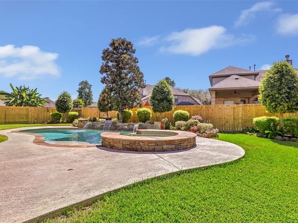 14706 Castle Cove Lane, Houston TX 77044
