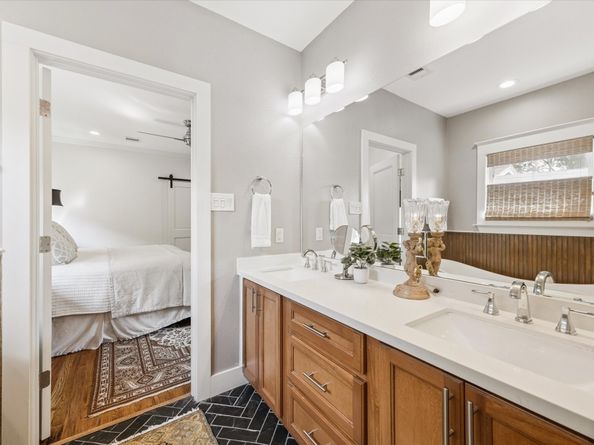 1111 W Gardner Street, Houston TX 77009