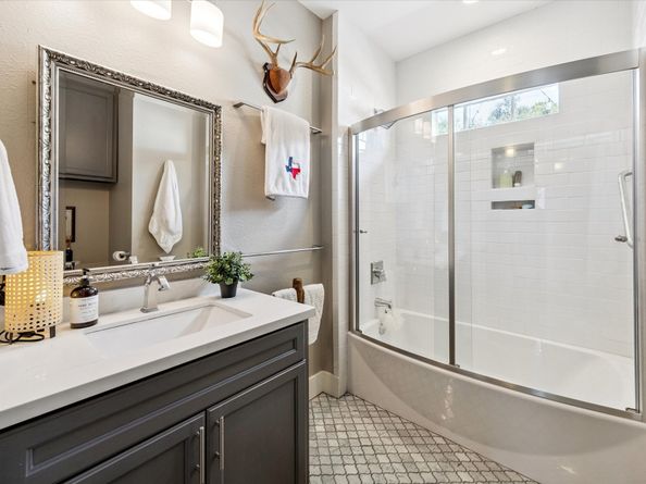 1111 W Gardner Street, Houston TX 77009