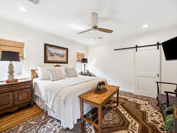 1111 W Gardner Street, Houston TX 77009