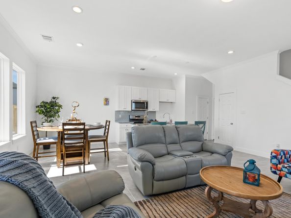 6404 Pregonero Lane, Houston TX 77048