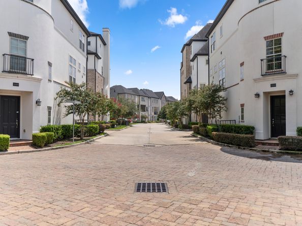 2032 S Fannin Station S, Houston TX 77045