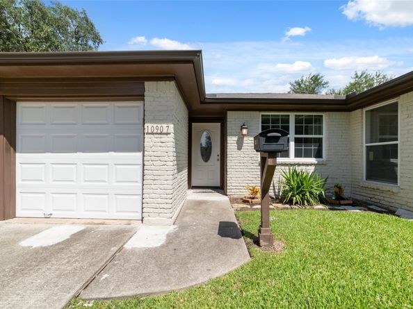 10907 Sageleaf Lane, Houston TX 77089