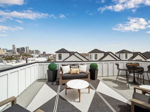 2220 Dennis Street, Houston TX 77004